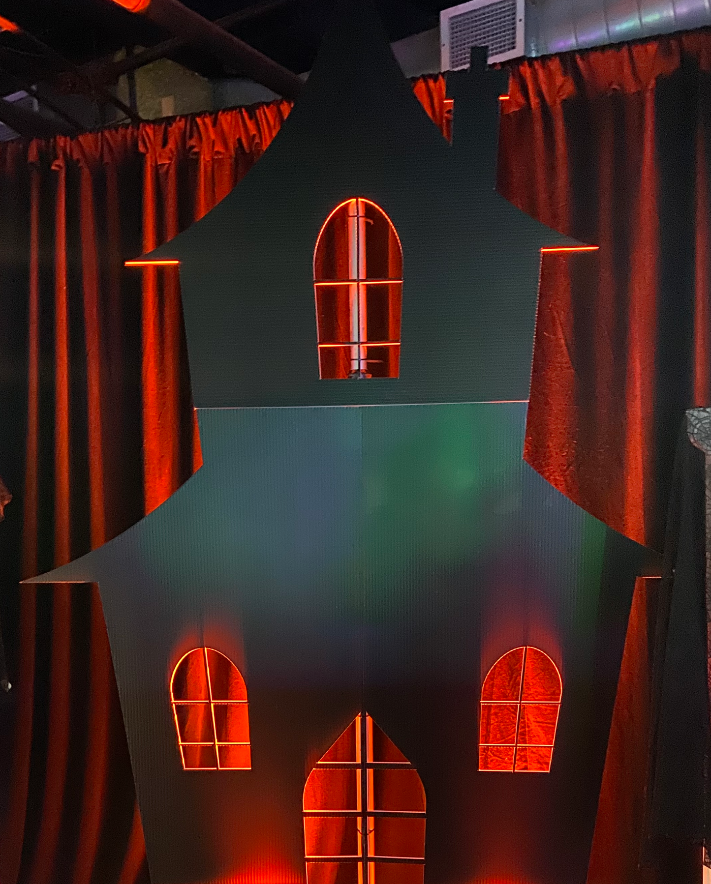 6' Haunted House Background